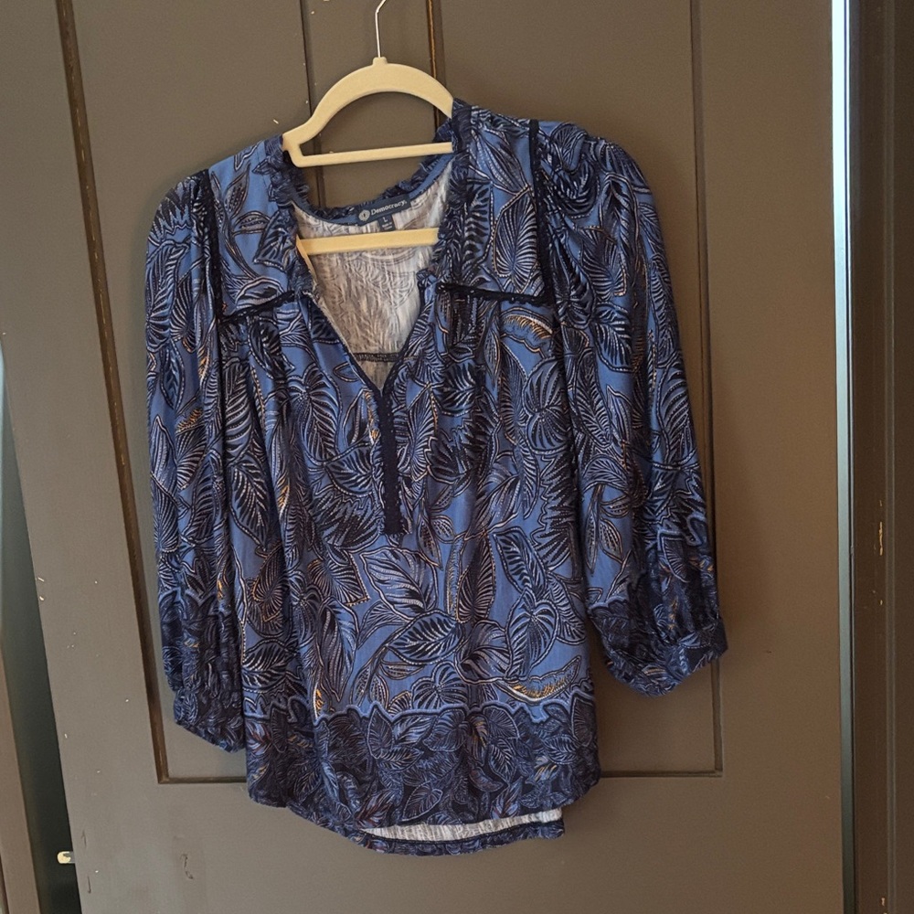 Democracy Blue Leaf-Print V-Neck Blouse